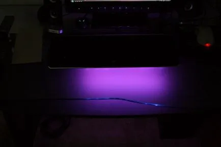 tastatura iluminata cu mâinile tastatura iluminata cu mâinile