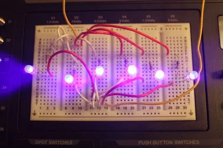 tastatura iluminata cu mâinile tastatura iluminata cu mâinile