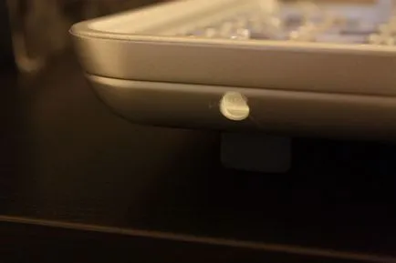 tastatura iluminata cu mâinile tastatura iluminata cu mâinile