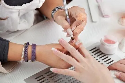 Înainte de extensii de unghii Înainte de extensii de unghii