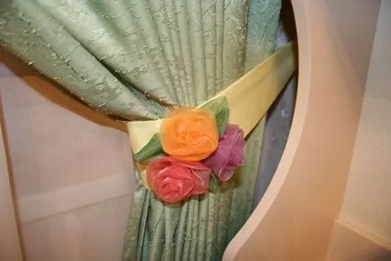 Decoratiuni pentru perdele cu mâinile