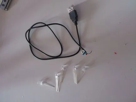 tastatura iluminata cu mâinile tastatura iluminata cu mâinile