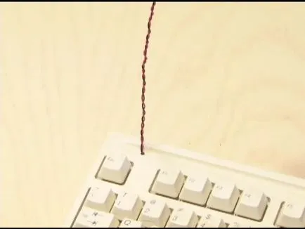 tastatura iluminata cu mâinile tastatura iluminata cu mâinile