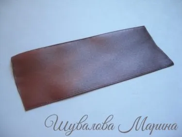 Rozeta de panglici de satin cu mâinile lor Rozeta de panglici de satin cu mâinile lor
