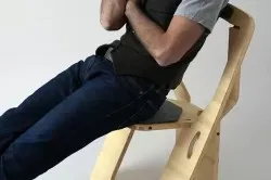 Desene scaun cu mâinile