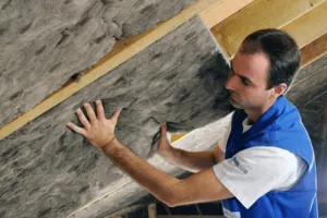 Cu mâinile sale să se încălzească acoperișul Cu mâinile sale să se încălzească acoperișul