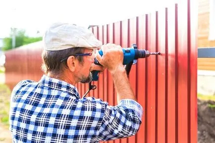 Garduri din foi de metal cu propriile lor mâini Garduri din foi de metal cu propriile lor mâini