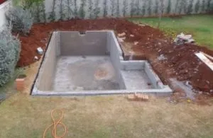 Tipuri de piscina cu propriile lor mâini, materialul este construit placi