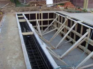 Tipuri de piscina cu propriile lor mâini, materialul este construit placi