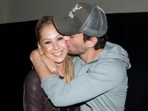 Anna Kournikova așteaptă un copil, Anna Kournikova si Enrique Iglesias au fost casatorit (Kournikova) Anna Kournikova așteaptă un copil, Anna Kournikova si Enrique Iglesias s-au căsătorit