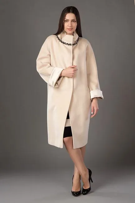 Bej picior strat de sex feminin, cu un guler de blană, cu ceea ce și ce să poarte la culoarea Camel, pălării,
