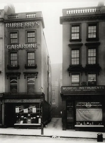 Burberry, enciclopedia de moda