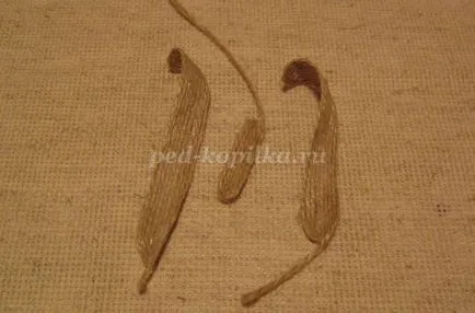 Un buchet de flori de la conuri cu mâinile lor