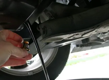Ce se va întâmpla în cazul în care să se toarnă ulei în motor