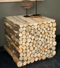 Decor o măsuță de cafea cu mâinile, portalul de construcție (mâini) Decor o măsuță de cafea cu mâinile, portalul de construcție