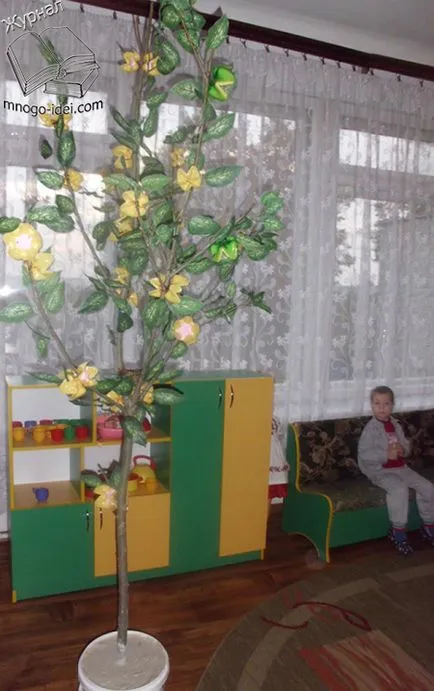 Copaci și flori din sticle de plastic