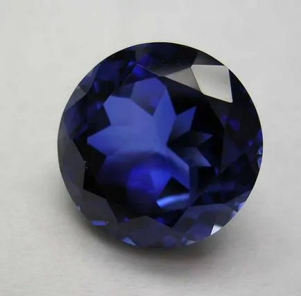 Piatră prețioasă safir, proprietățile și caracteristicile sale