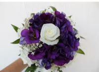 Purpuriu buchet de mireasa