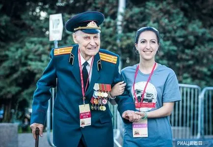 În cazul în care acestea funcționează, și figuri publice care îi plătește un salariu