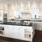 Interior și bucătărie de design, cu două ferestre, ferestre mari și mici din fotografie