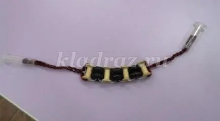 Folosind echipament sportiv non-standard, într-un dhow (învățământ) Folosind echipament sportiv non-standard, într-un dhow