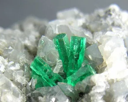 Emerald - totul despre rock, fotografii, proprietăți, terenuri, interesat în (domeniul) Emerald - totul despre rock, fotografii, proprietăți, terenuri, interesat în