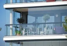 Care caseta este mai bine pentru a pune pe balcon din plastic sau aluminiu (put) Care caseta este mai bine pentru a pune pe balcon din plastic sau aluminiu
