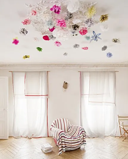 Cum frumos pentru a decora plafonul cu mâinile sale - opțiunile și fotografii (puteți utiliza diverse) Cum frumos pentru a decora plafonul cu mâinile sale - și opțiuni foto