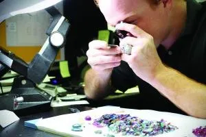 După cum distins de diamant Fianit (diamant distinge Fianit) Cum să se facă distincția zircon de diamante