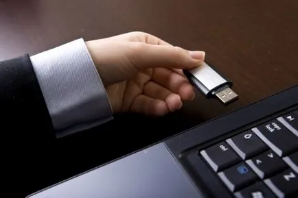 Cum să eliminați în mod corespunzător și în condiții de siguranță unitatea flash USB de la calculator (eticheta) Cum să eliminați în mod corespunzător și în condiții de siguranță unitatea flash USB de la computer