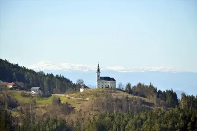 Mergem desculți