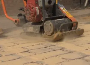 Cum la stilul tău de dale de pavaj (gresie) Cum urmează să fie stabilite pavele
