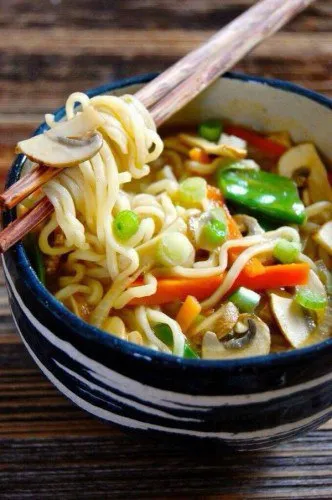 Cum de a găti supă ramen coreean cu carne de pui, ulei de susan și sos de soia (supa ramen cum sa gatesti coreeană de pui de pui file de oțet de orez, soia ulei de susan) Cum de a găti supă ramen coreean cu carne de pui, ulei de susan și sos de soia