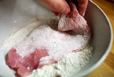 Cum de a găti un șnițel de porc într-o tigaie