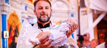 Cum este copilul botezat în biserică