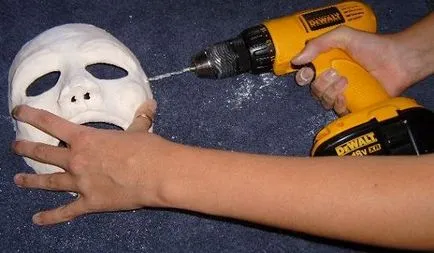 Cum sa faci o masca din papier-mache (foto)