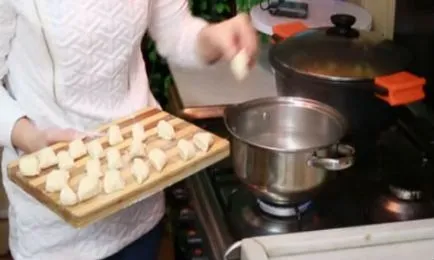 Cum de a face Pierogi leneș de la tvoroga- 5 pas delicios cu retete pas cu fotografii (oala de fierbere sărat) Cum de a face Pierogi leneș de la tvoroga- 5 pas delicios cu retete pas cu fotografii