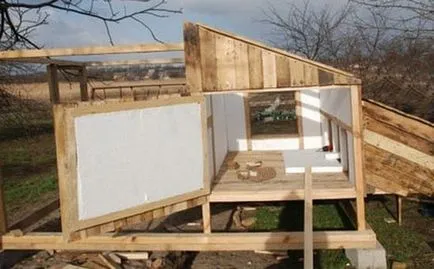 Cum sa faci un coteț pentru 10 sau 15 de găini, cu propriile lor mâini cu fotografii, desene și video