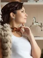 Cum sa faci o coroană de flori pe cap cu mâinile