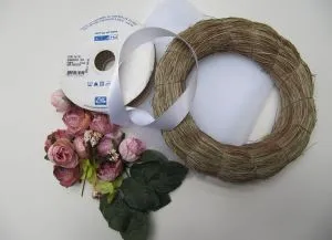 Cum sa faci o coroană de flori pe cap cu mâinile