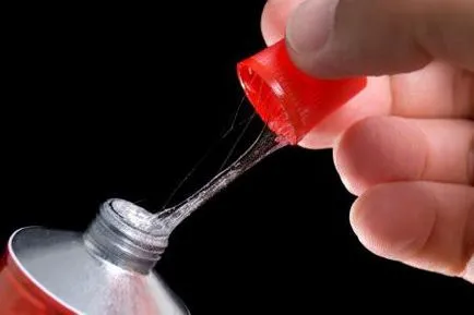 Ca și în hainele pentru a elimina superglue o listă de soluții populare