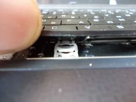 Scoaterea și reinstalarea cheie și a curăța tastatura de laptop (cheie) Scoaterea și reinstalarea cheie și pentru a curăța o tastatură de laptop