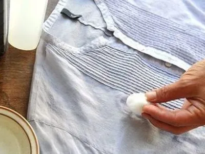 Cum de a elimina o urmă de fier pe pete de îmbrăcăminte tesatura se scoate din