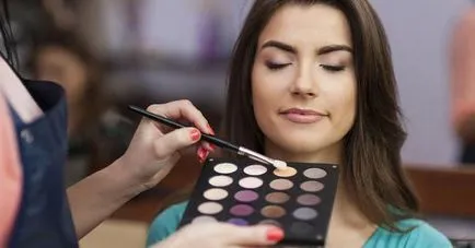 Cum de a deveni un artist de machiaj pentru a începe, în cazul în care pentru a studia profesia de moda