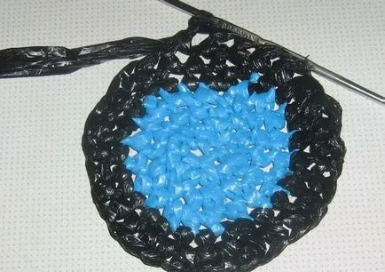 Cum de a lega o saltea de pungi de plastic (polietilenă) Cum de a lega o saltea de pungi de plastic