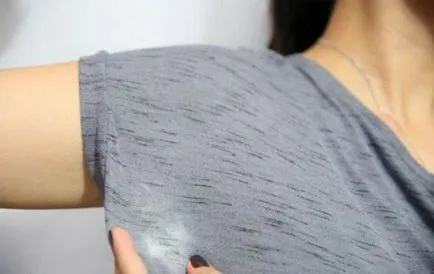 Cum de a elimina petele de deodorant de sub brațe pe haine decât să se spele, fotografii și video