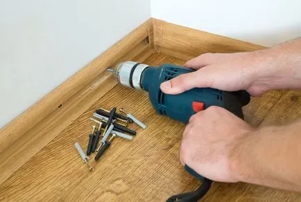 Cum se instalează un soclu pe aplicarea de linoleum, cum se pune pe podea (set) Cum se instalează un soclu pe aplicarea de linoleum, cum să pună pe podea
