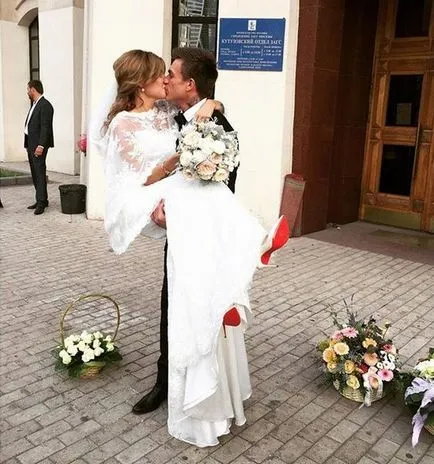 Cum să îndeplinească părinții tinerii căsătoriți după tradițiile și consiliile registratori (părinții) Cum să îndeplinească părinții tinerii căsătoriți după tradițiile și sfaturi registrator
