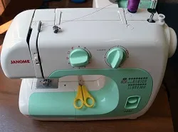 Cum se umple serger, realimentare cu combustibil și trehnitochnogo chetyrehnitochnogo overlock