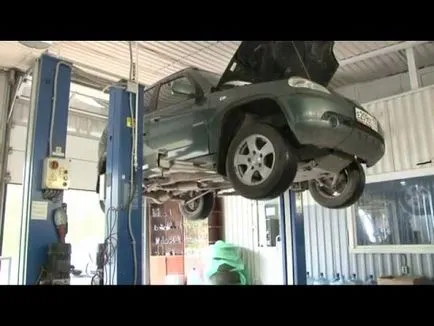 Cum să înlocuiască toba de eșapament ondulat cu mâinile lor